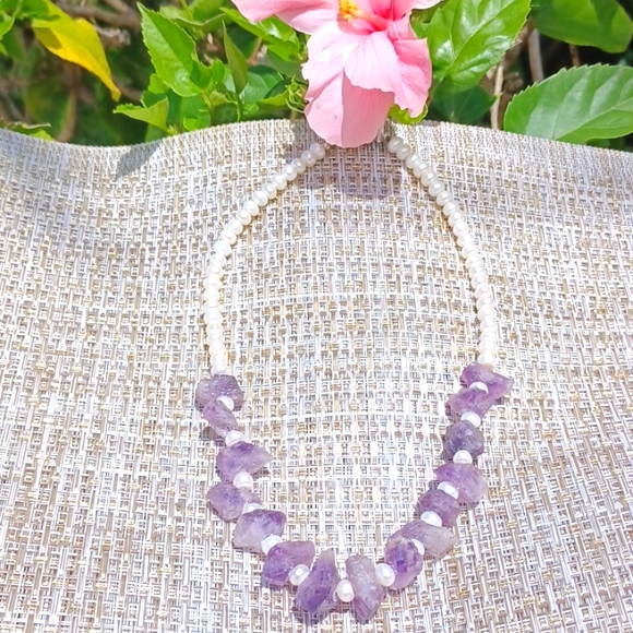 NWOT.Beautiful amethyst  and fresh water pearl necklace - Picture 3 of 9